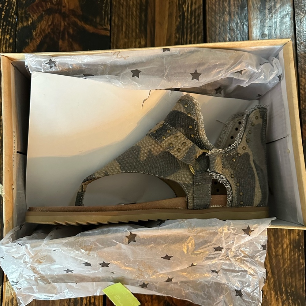 Brand new in the box Very G Journey Camo sandals. Size 9